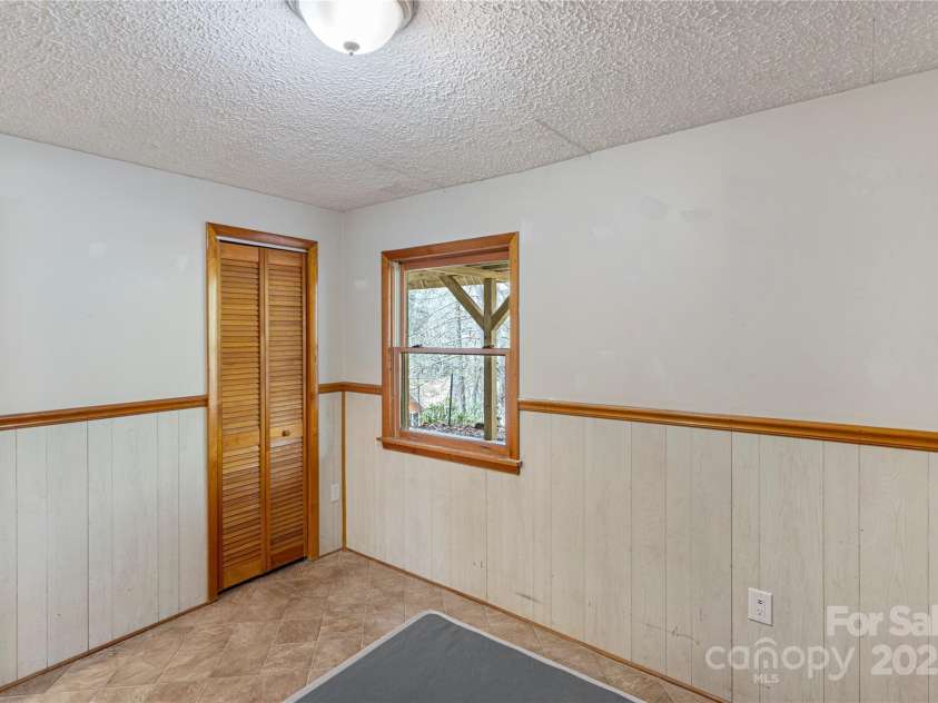 87 Medley Drive, Waynesville, NC 28785.  MLS# CAR4303300, YatesRealty ID 6580. 