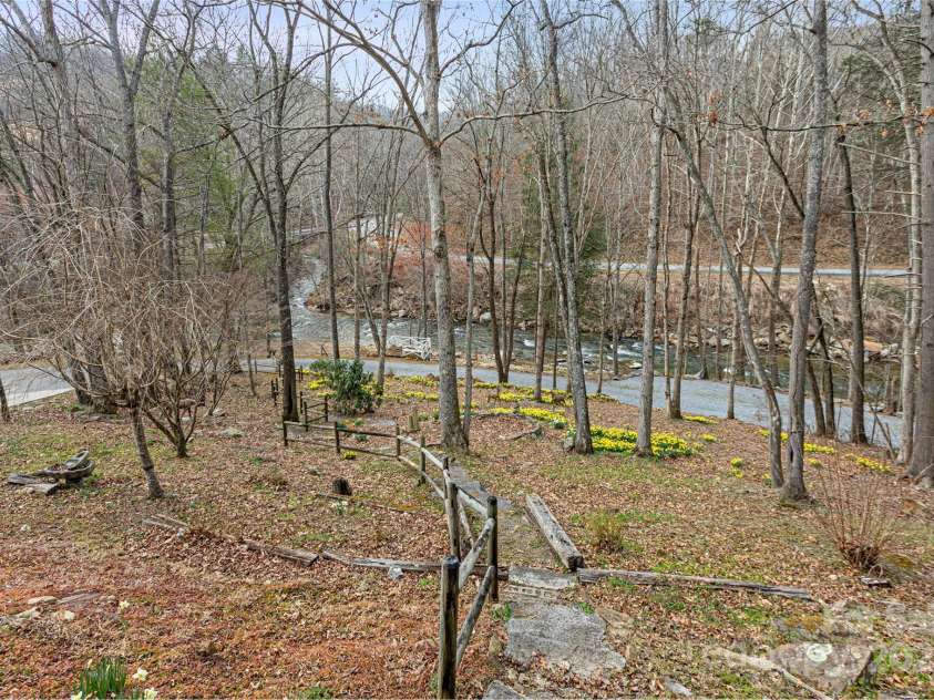 87 Medley Drive, Waynesville, NC 28785.  MLS# CAR4303300, YatesRealty ID 6580. 