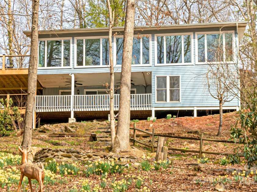 87 Medley Drive, Waynesville, NC 28785.  MLS# CAR4303300, YatesRealty ID 6580. 