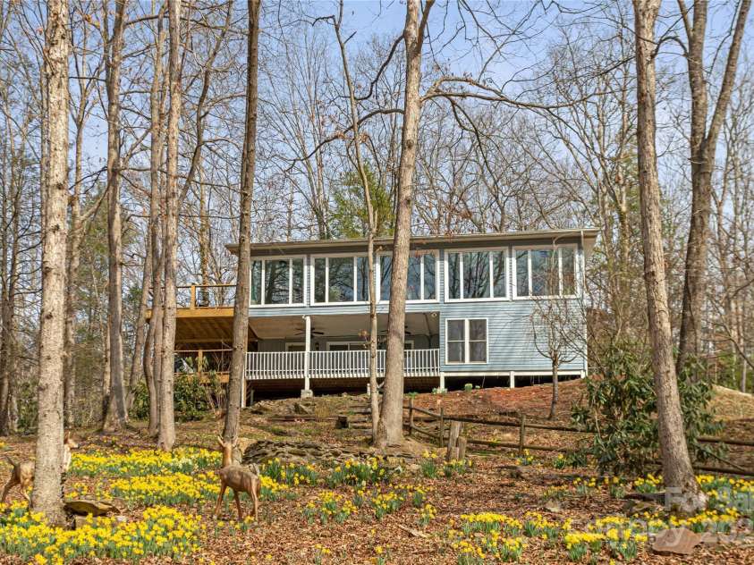 87 Medley Drive, Waynesville, NC 28785.  MLS# CAR4303300, YatesRealty ID 6580. 