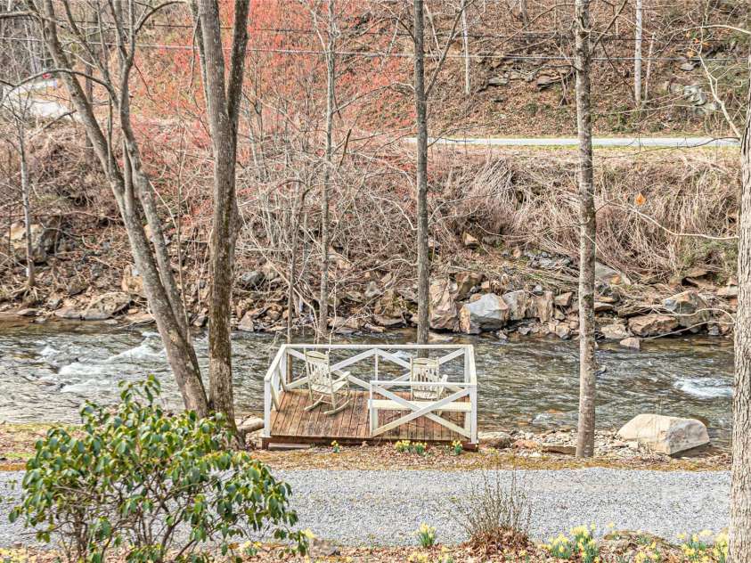 87 Medley Drive, Waynesville, NC 28785.  MLS# CAR4303300, YatesRealty ID 6580. 