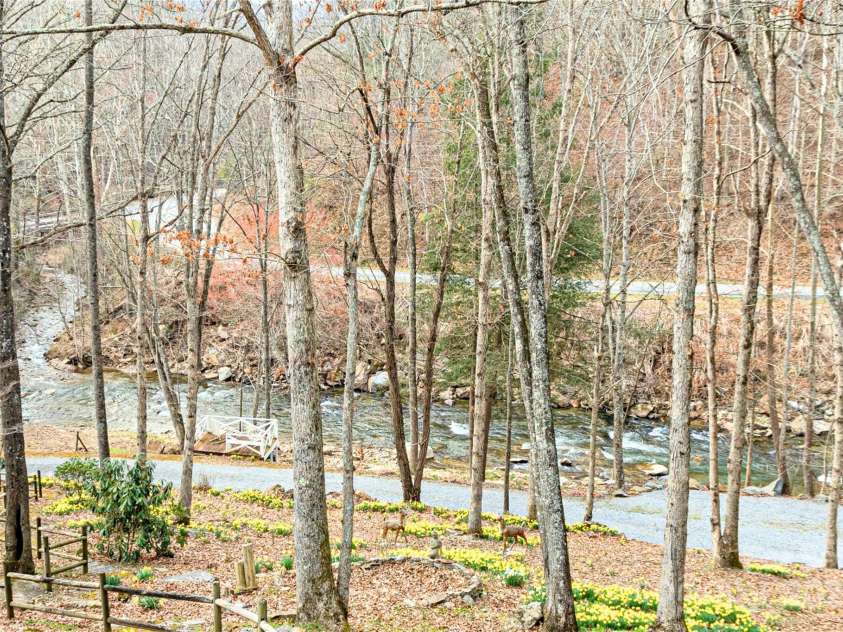 87 Medley Drive, Waynesville, NC 28785.  MLS# CAR4303300, YatesRealty ID 6580. 