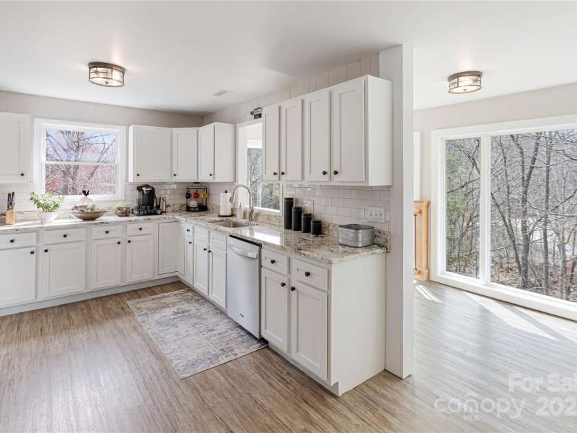 87 Medley Drive, Waynesville, NC 28785.  MLS# CAR4303300, YatesRealty ID 6580. 