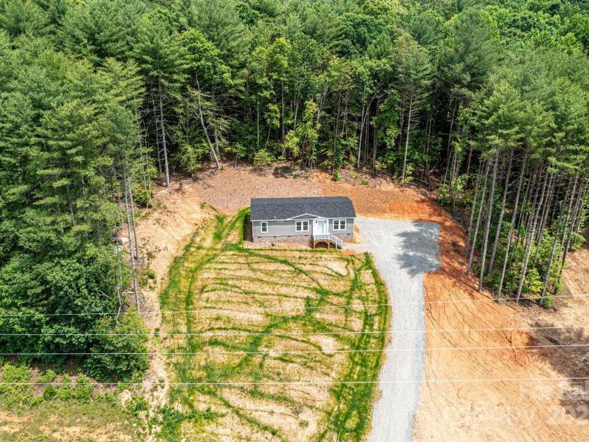 122 River Ridge Lane, Hickory, NC 28601.  MLS# CAR4267249, YatesRealty ID 6584. 