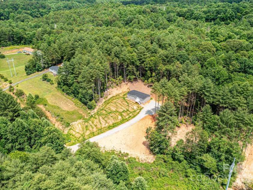 122 River Ridge Lane, Hickory, NC 28601.  MLS# CAR4267249, YatesRealty ID 6584. 