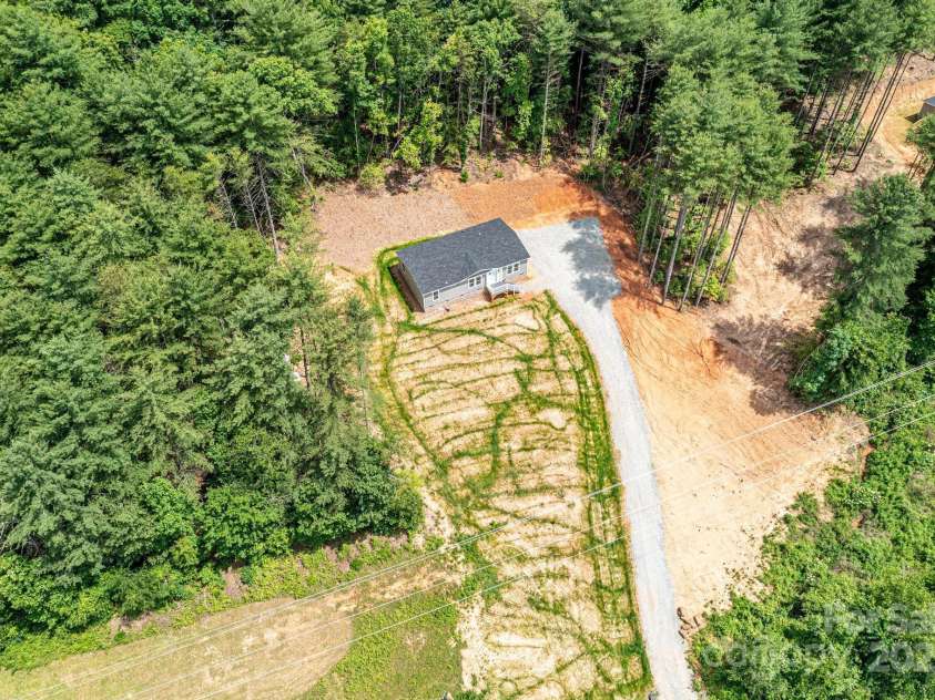 122 River Ridge Lane, Hickory, NC 28601.  MLS# CAR4267249, YatesRealty ID 6584. 