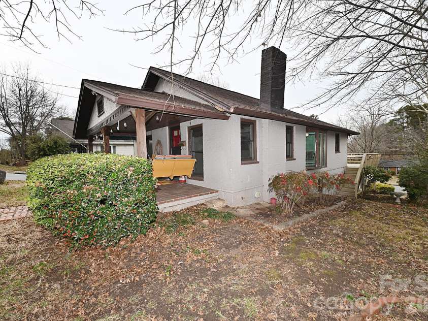 1340 1st Avenue Place, Hickory, NC 28601.  MLS# CAR4349126, YatesRealty ID 6585. 