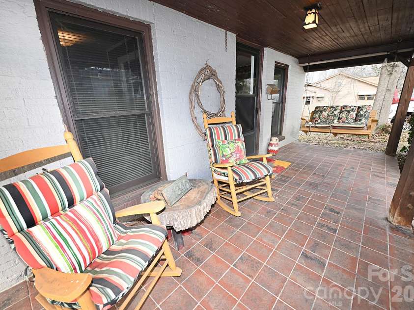 1340 1st Avenue Place, Hickory, NC 28601.  MLS# CAR4349126, YatesRealty ID 6585. 
