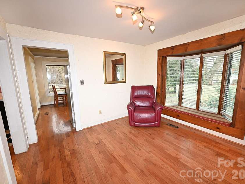1340 1st Avenue Place, Hickory, NC 28601.  MLS# CAR4349126, YatesRealty ID 6585. 