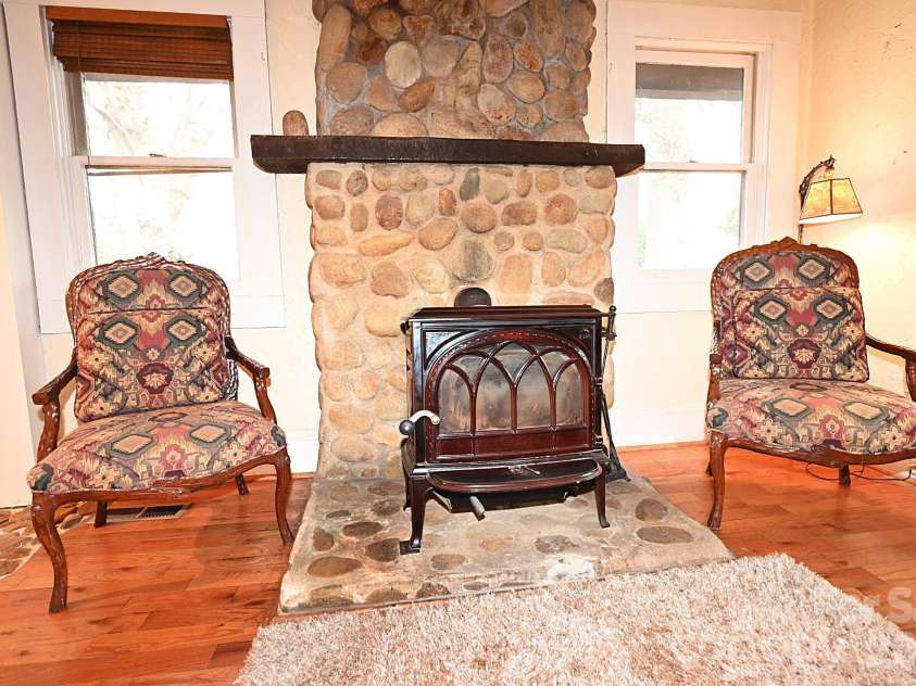 1340 1st Avenue Place, Hickory, NC 28601.  MLS# CAR4349126, YatesRealty ID 6585. 