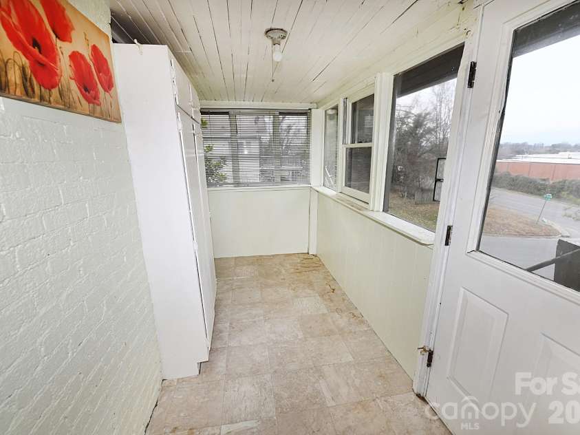 1340 1st Avenue Place, Hickory, NC 28601.  MLS# CAR4349126, YatesRealty ID 6585. 
