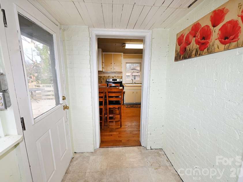 1340 1st Avenue Place, Hickory, NC 28601.  MLS# CAR4349126, YatesRealty ID 6585. 