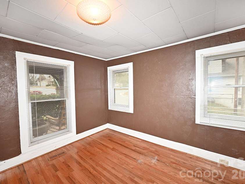 1340 1st Avenue Place, Hickory, NC 28601.  MLS# CAR4349126, YatesRealty ID 6585. 