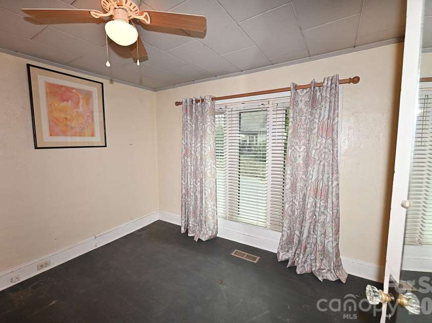 1340 1st Avenue Place, Hickory, NC 28601.  MLS# CAR4349126, YatesRealty ID 6585. 