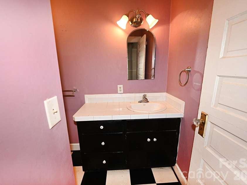 1340 1st Avenue Place, Hickory, NC 28601.  MLS# CAR4349126, YatesRealty ID 6585. 