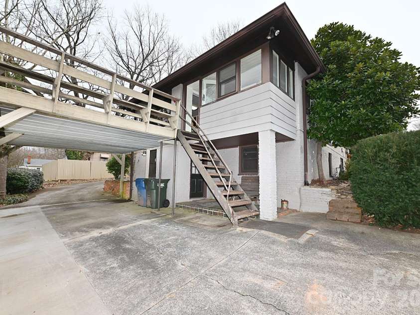 1340 1st Avenue Place, Hickory, NC 28601.  MLS# CAR4349126, YatesRealty ID 6585. 