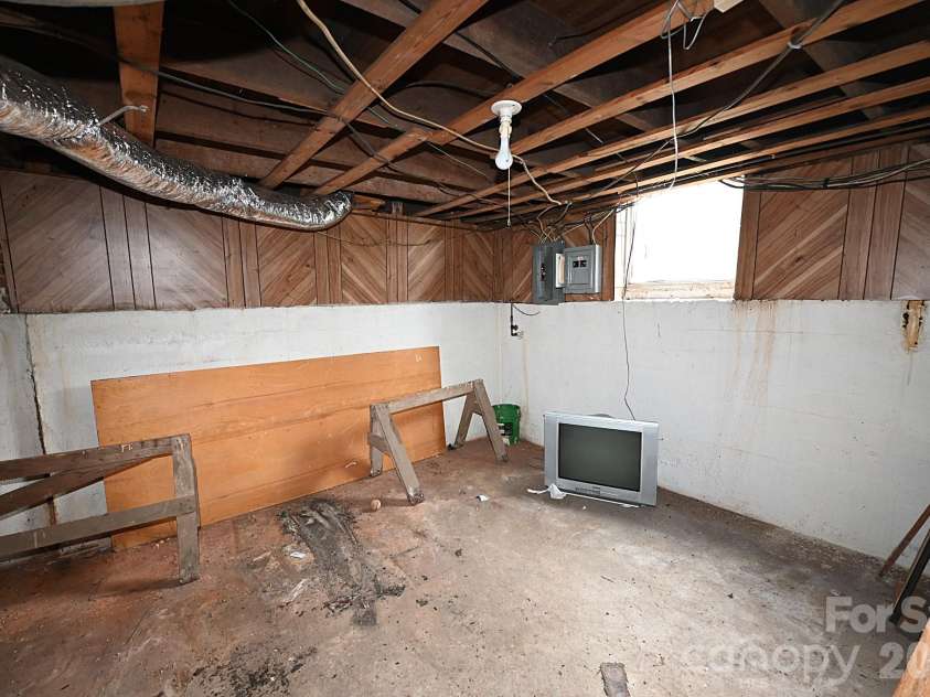 1340 1st Avenue Place, Hickory, NC 28601.  MLS# CAR4349126, YatesRealty ID 6585. 