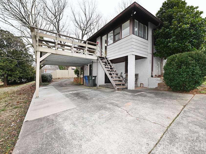 1340 1st Avenue Place, Hickory, NC 28601.  MLS# CAR4349126, YatesRealty ID 6585. 