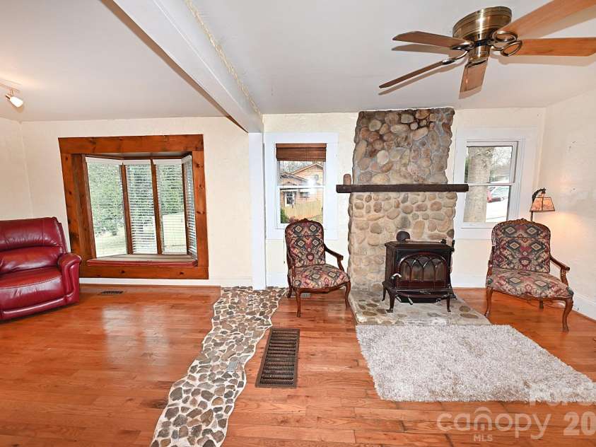 1340 1st Avenue Place, Hickory, NC 28601.  MLS# CAR4349126, YatesRealty ID 6585. 