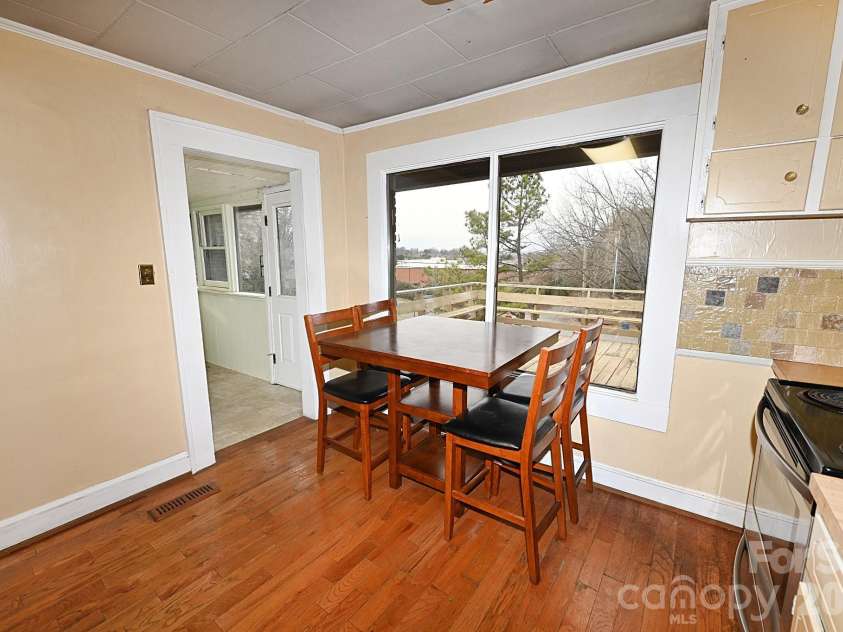 1340 1st Avenue Place, Hickory, NC 28601.  MLS# CAR4349126, YatesRealty ID 6585. 
