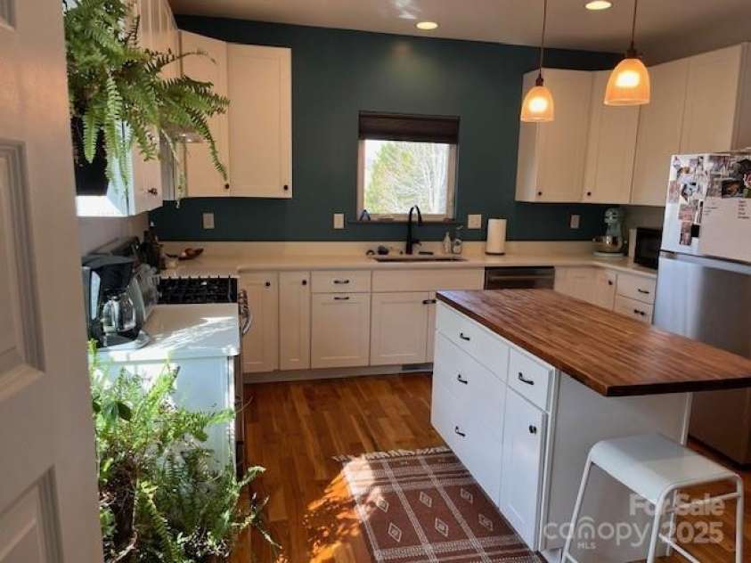 17 Ora Street, Asheville, NC 28801.  MLS# CAR4234359, YatesRealty ID 6585. 