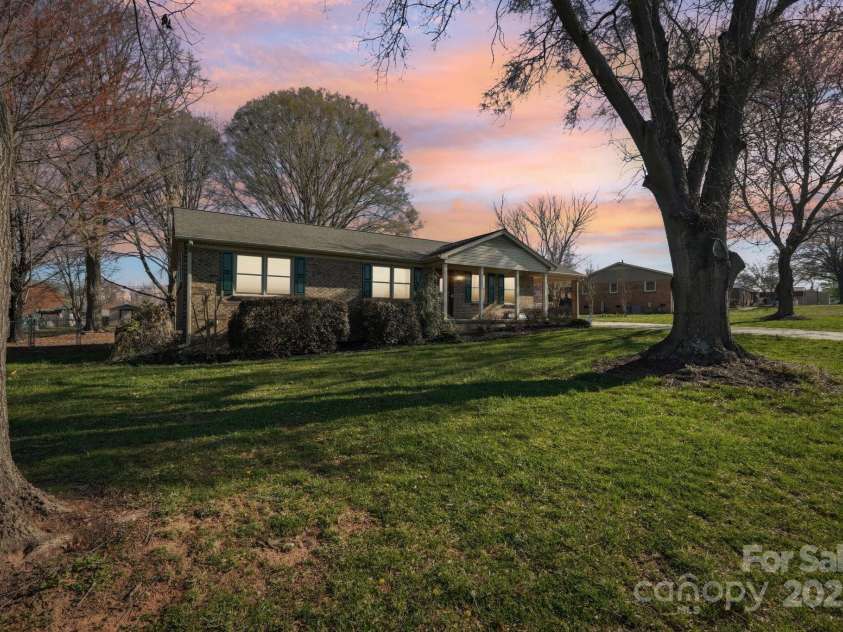 108 Colonial Drive, Kings Mountain, NC 28086.  MLS# CAR4232493, YatesRealty ID 6586. 