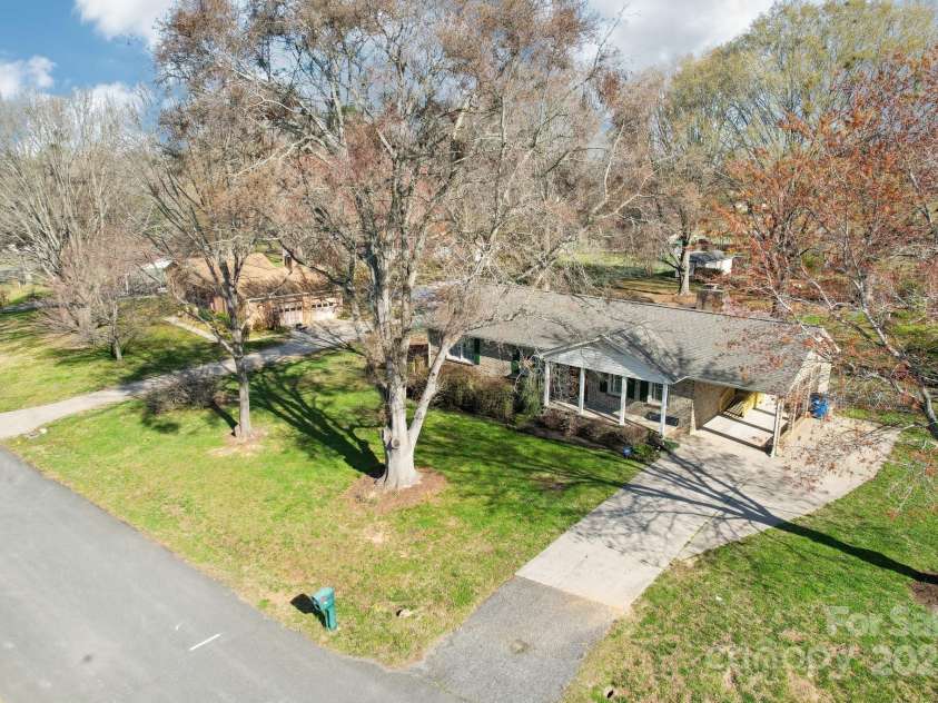 108 Colonial Drive, Kings Mountain, NC 28086.  MLS# CAR4232493, YatesRealty ID 6586. 