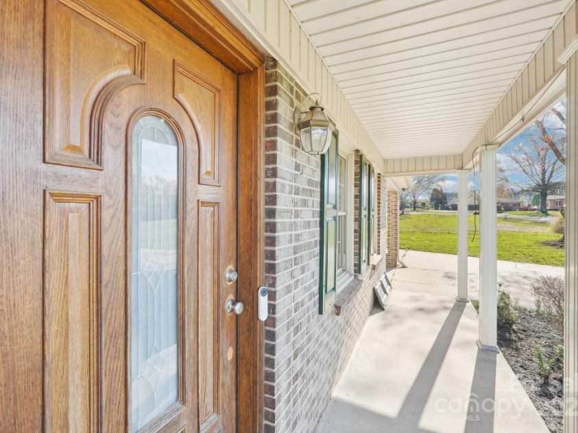 108 Colonial Drive, Kings Mountain, NC 28086.  MLS# CAR4232493, YatesRealty ID 6586. 