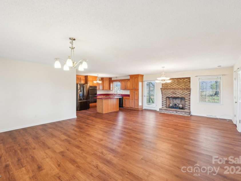 108 Colonial Drive, Kings Mountain, NC 28086.  MLS# CAR4232493, YatesRealty ID 6586. 