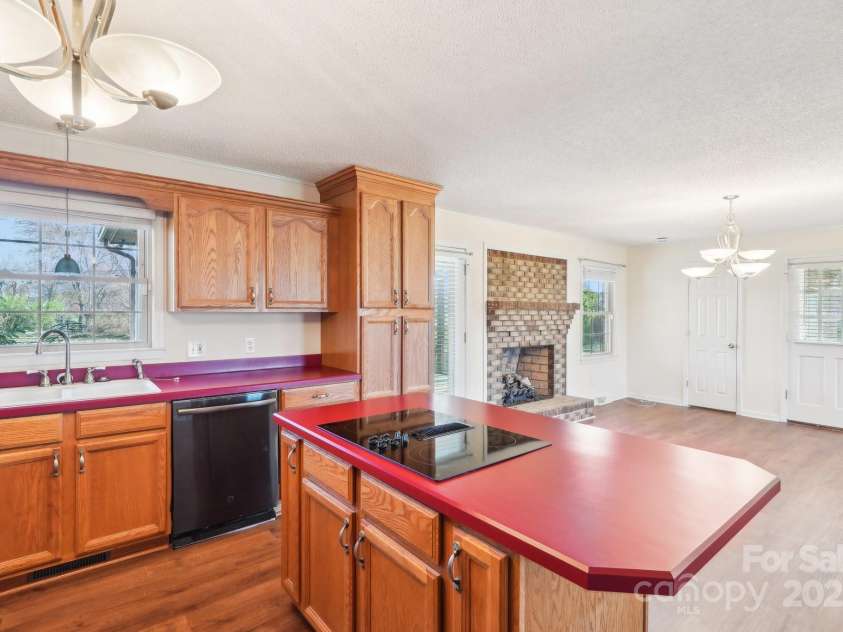 108 Colonial Drive, Kings Mountain, NC 28086.  MLS# CAR4232493, YatesRealty ID 6586. 