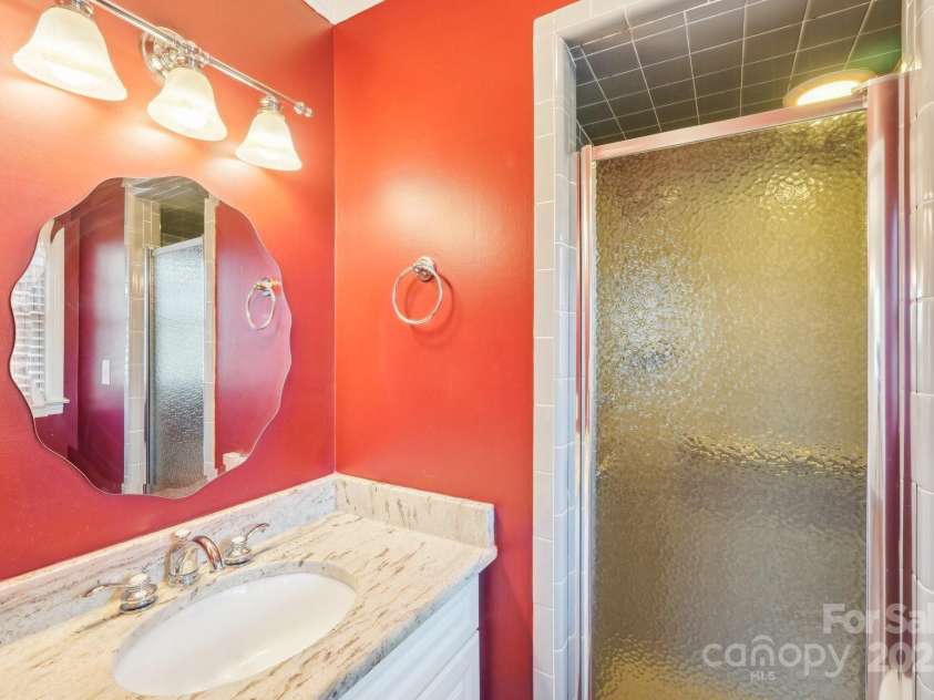 108 Colonial Drive, Kings Mountain, NC 28086.  MLS# CAR4232493, YatesRealty ID 6586. 