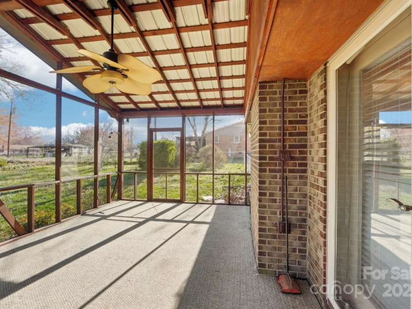 108 Colonial Drive, Kings Mountain, NC 28086.  MLS# CAR4232493, YatesRealty ID 6586. 