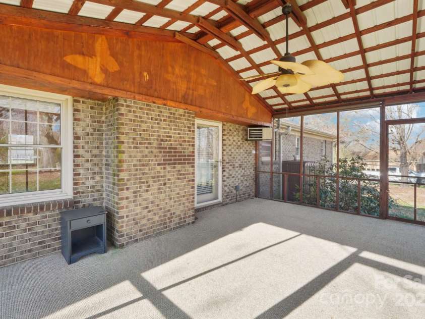 108 Colonial Drive, Kings Mountain, NC 28086.  MLS# CAR4232493, YatesRealty ID 6586. 