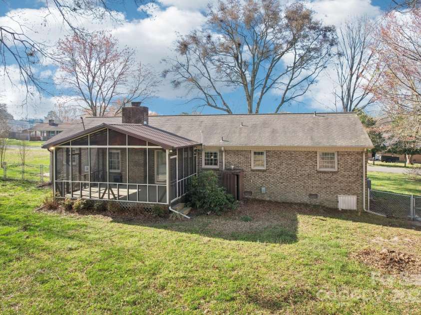 108 Colonial Drive, Kings Mountain, NC 28086.  MLS# CAR4232493, YatesRealty ID 6586. 