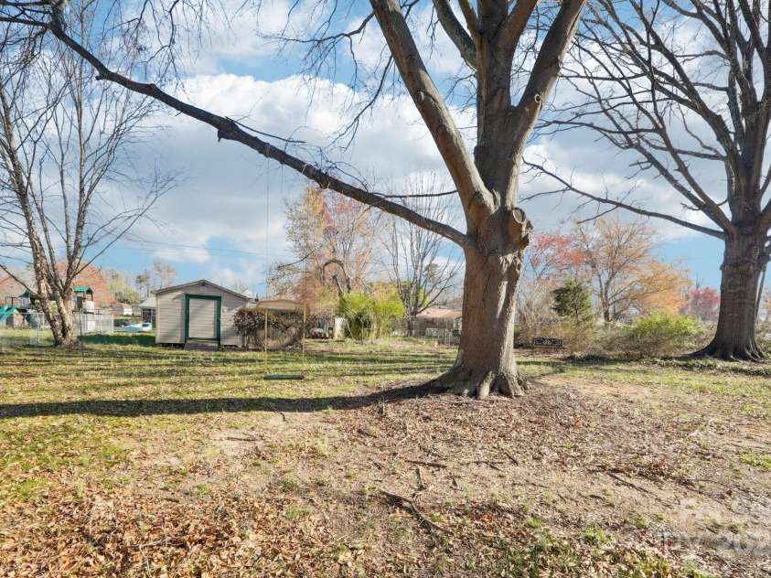 108 Colonial Drive, Kings Mountain, NC 28086.  MLS# CAR4232493, YatesRealty ID 6586. 