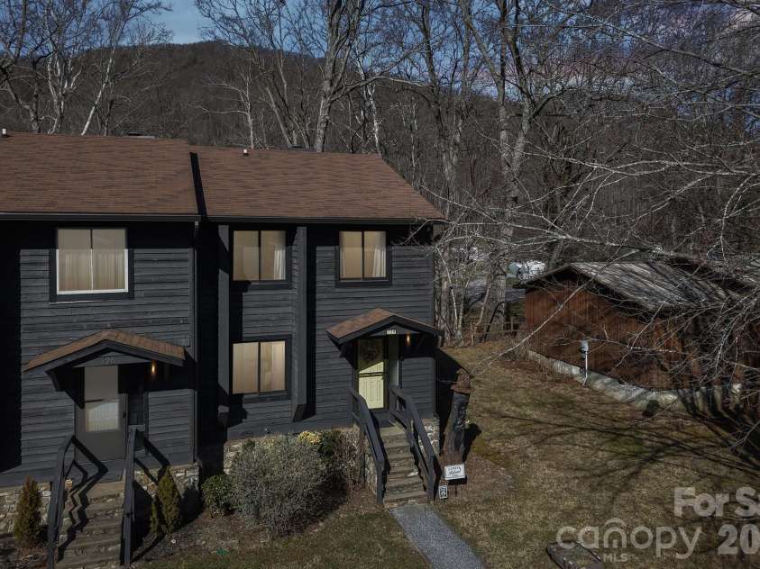 129 Riverside Villa Drive, Maggie Valley, NC 28751.  MLS# CAR4337512, YatesRealty ID 6586. 