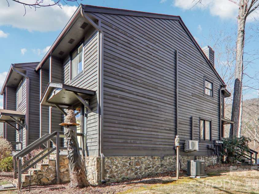 129 Riverside Villa Drive, Maggie Valley, NC 28751.  MLS# CAR4337512, YatesRealty ID 6586. 