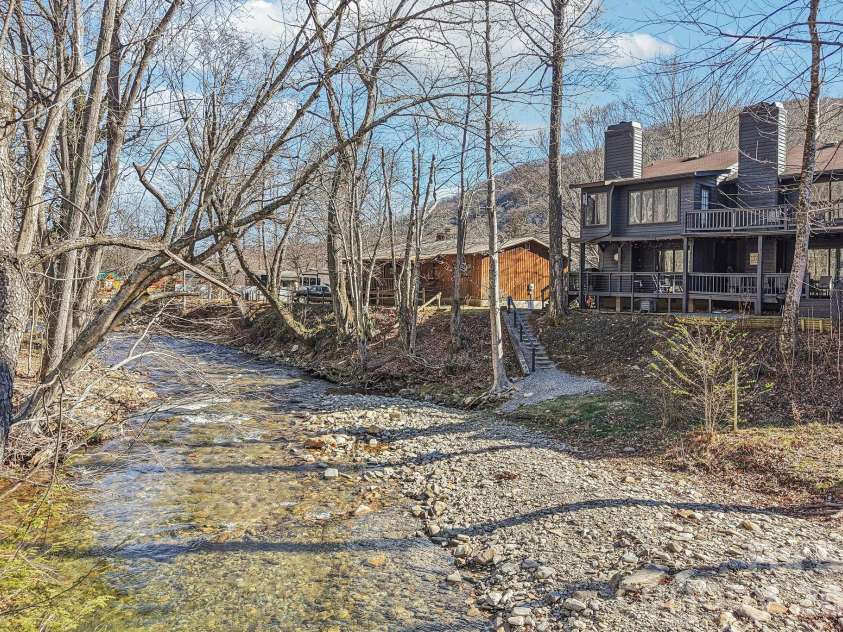 129 Riverside Villa Drive, Maggie Valley, NC 28751.  MLS# CAR4337512, YatesRealty ID 6586. 