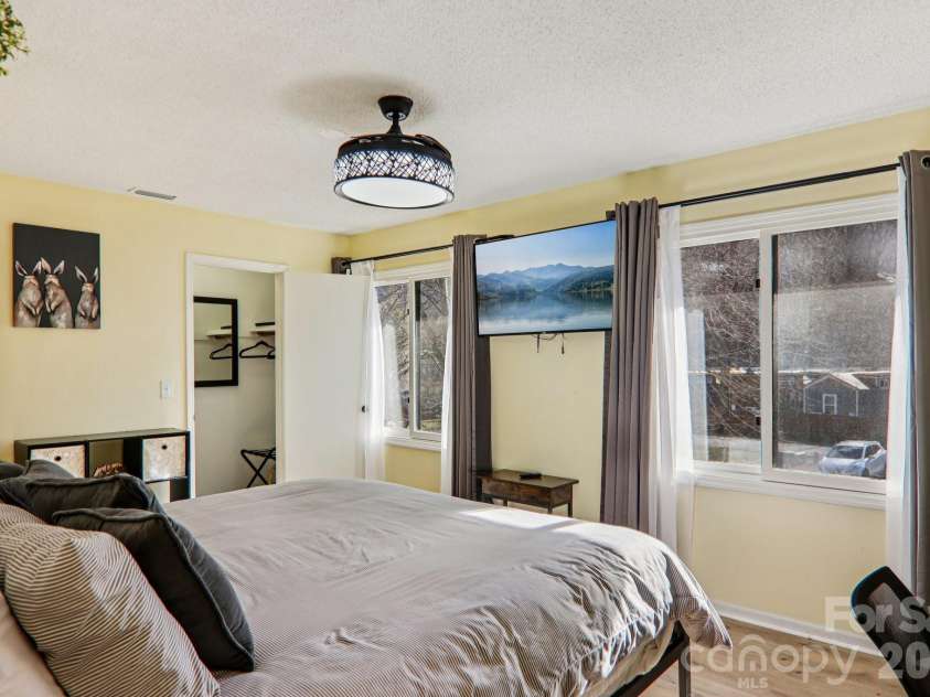 129 Riverside Villa Drive, Maggie Valley, NC 28751.  MLS# CAR4337512, YatesRealty ID 6586. 
