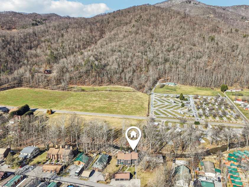129 Riverside Villa Drive, Maggie Valley, NC 28751.  MLS# CAR4337512, YatesRealty ID 6586. 