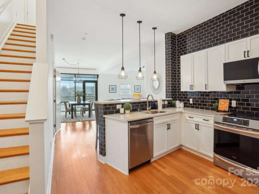 971 Westmere Avenue, Charlotte, NC 28208.  MLS# CAR4219427, YatesRealty ID 6587. 