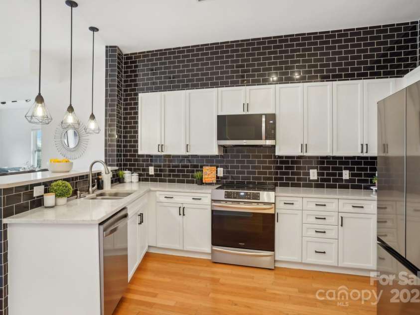 971 Westmere Avenue, Charlotte, NC 28208.  MLS# CAR4219427, YatesRealty ID 6587. 