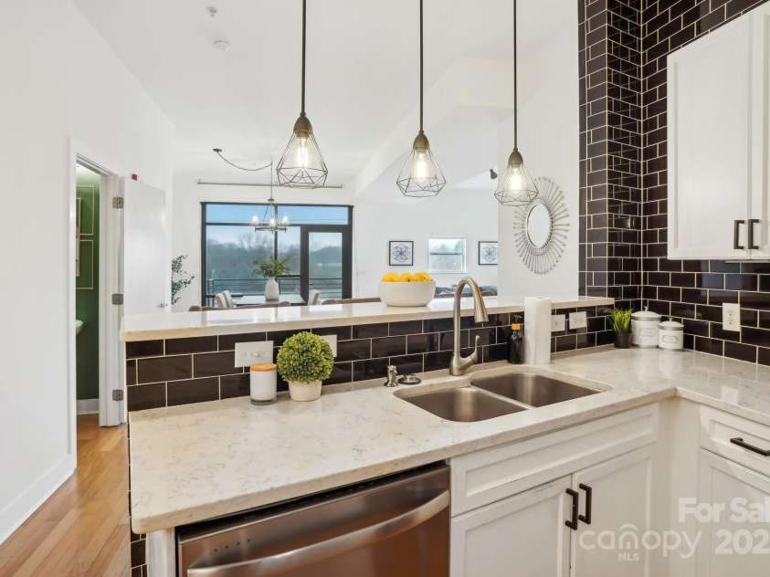 971 Westmere Avenue, Charlotte, NC 28208.  MLS# CAR4219427, YatesRealty ID 6587. 