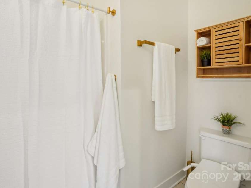 971 Westmere Avenue, Charlotte, NC 28208.  MLS# CAR4219427, YatesRealty ID 6587. 