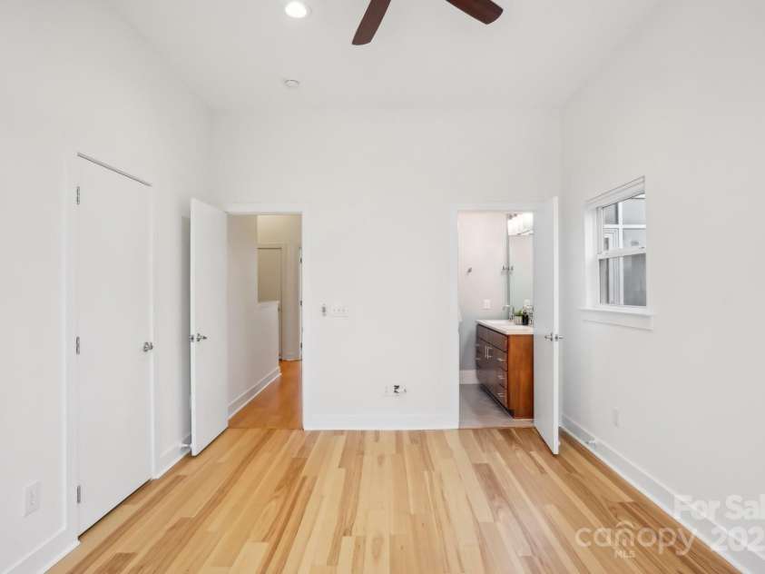 971 Westmere Avenue, Charlotte, NC 28208.  MLS# CAR4219427, YatesRealty ID 6587. 