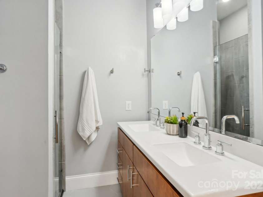 971 Westmere Avenue, Charlotte, NC 28208.  MLS# CAR4219427, YatesRealty ID 6587. Secondary Bathroom