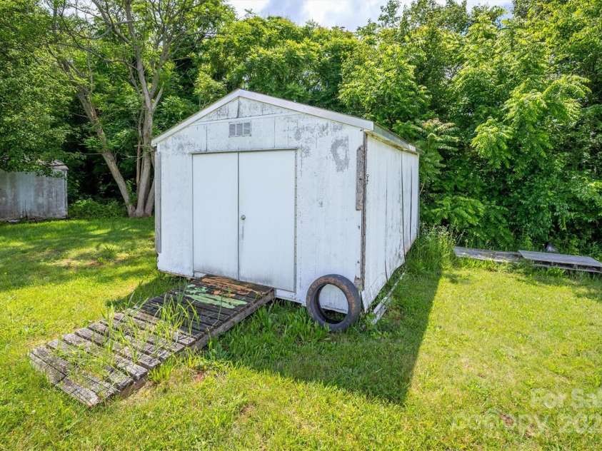 707 Cool Spring Road, Statesville, NC 28625.  MLS# CAR4142218, YatesRealty ID 6588. 