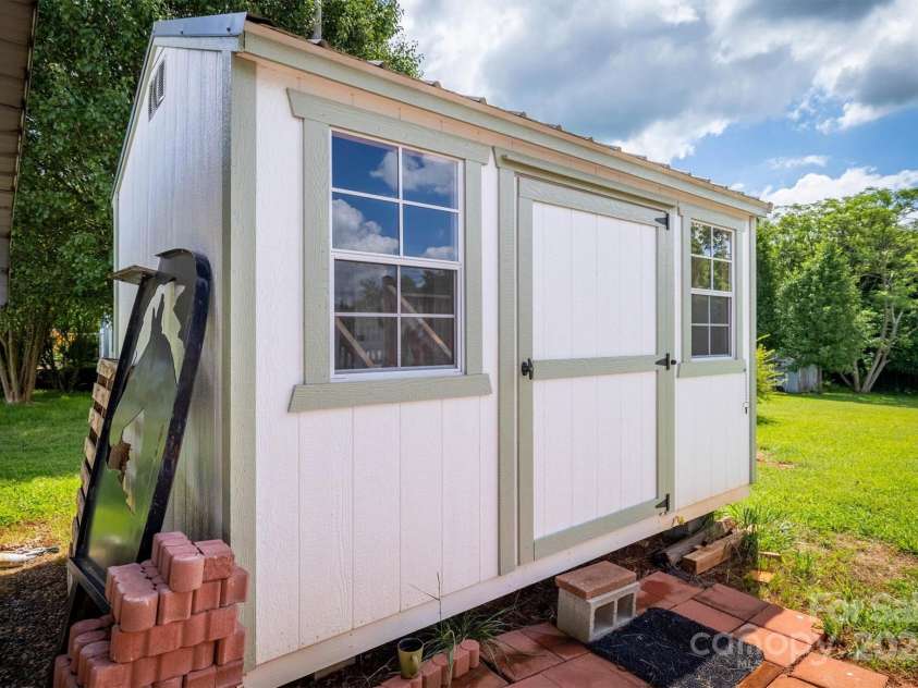 707 Cool Spring Road, Statesville, NC 28625.  MLS# CAR4142218, YatesRealty ID 6588. 