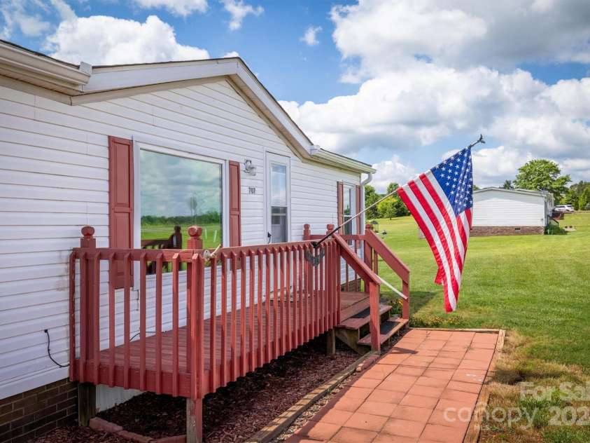 707 Cool Spring Road, Statesville, NC 28625.  MLS# CAR4142218, YatesRealty ID 6588. 