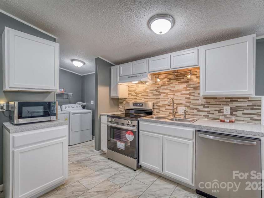 707 Cool Spring Road, Statesville, NC 28625.  MLS# CAR4142218, YatesRealty ID 6588. 